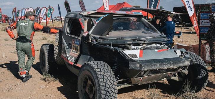 Dacia iese din cursa la Raliul Dakar din cauza unui incident grav Dacia iese din cursa la Raliul Dakar din cauza unui incident grav