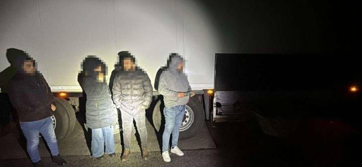 Migranți opriti de polițiști la frontieră. Cum au încercat să acceadă în Europa. Migranți opriti de polițiști la frontieră. Cum au încercat să acceadă în Europa.