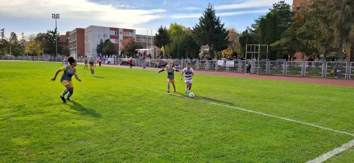 Politehnica Timișoara învinge ACS Roma și preia conducerea în liga a doua de fotbal. Politehnica Timișoara învinge ACS Roma și preia conducerea în liga a doua de fotbal.