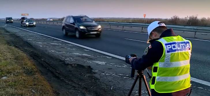 Camerele radar ale poliției identifică șoferii și verifică purtarea centurii de siguranță, implementare eficientă. Camerele radar ale poliției identifică șoferii și verifică purtarea centurii de siguranță, implementare eficientă.