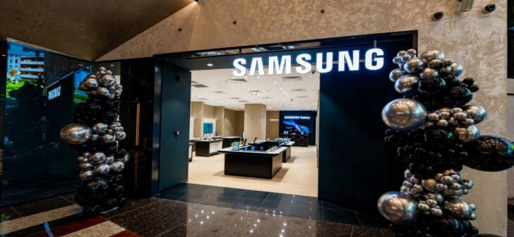 Primul magazin Samsung deschis în Timișoara a atras curiozitatea locuitorilor din Vest. Primul magazin Samsung deschis în Timișoara a atras curiozitatea locuitorilor din Vest.