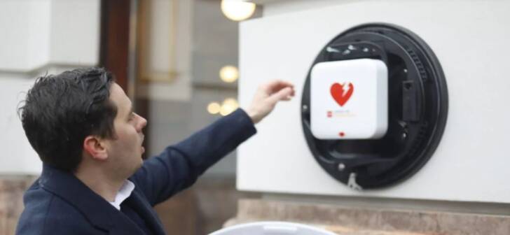 Defibrilatoare în zone aglomerate din Timișoara conectate la Departamentul pentru Situații de Urgență Defibrilatoare în zone aglomerate din Timișoara conectate la Departamentul pentru Situații de Urgență