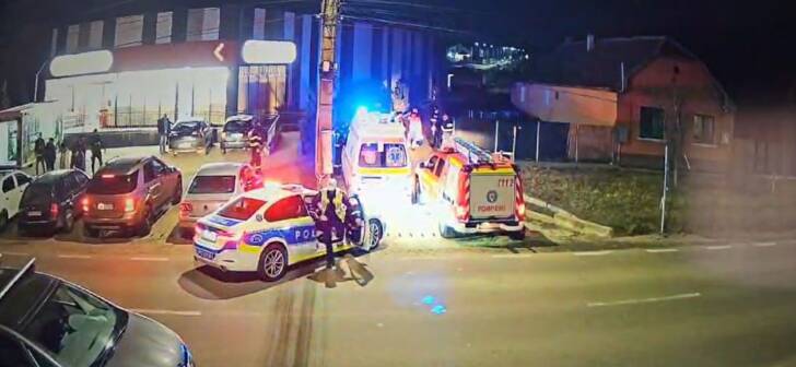 Incident violent: recidivist fără permis lovește 5 mașini în parcarea unui supermarket.