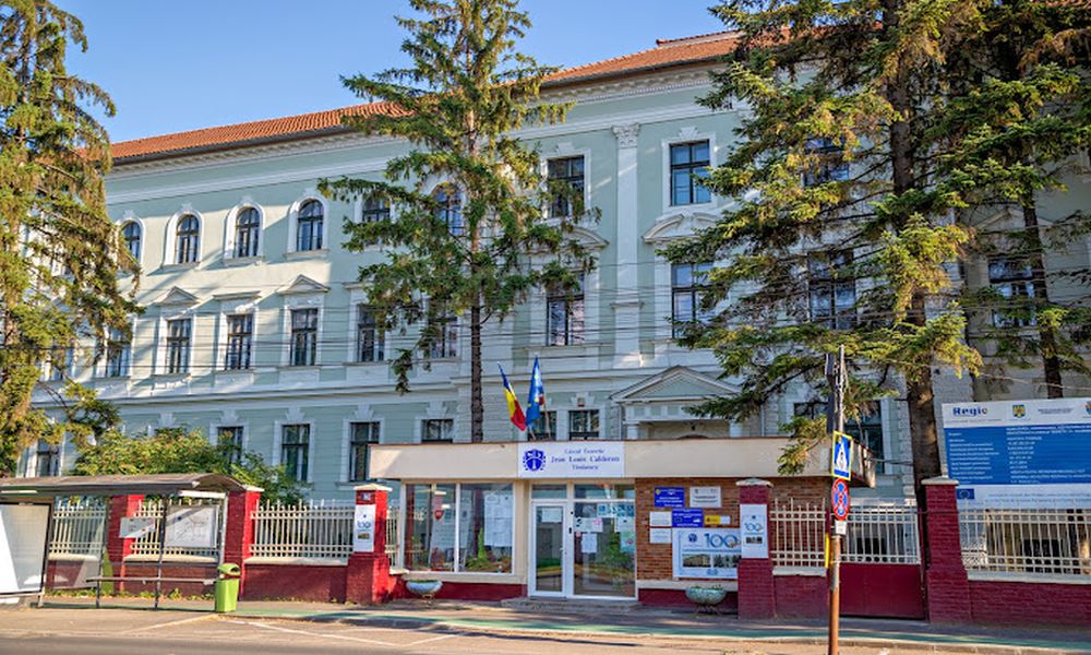 Paznicul unui liceu din Timișoara atacat de hoți de biciclete, rămâne cu mâna în ghips, agresorii neidentificați.