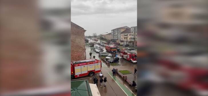 Focar de incendiu aproape de Piața Iosefin din Timișoara. Pompierii au intervenit rapid. Focar de incendiu aproape de Piața Iosefin din Timișoara. Pompierii au intervenit rapid.