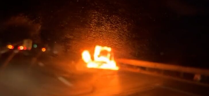 Incendiu pe Autostrada Timișoara - Lugoj: Șoferul dispărut. Imagini video uimitoare. Incendiu pe Autostrada Timișoara - Lugoj: Șoferul dispărut. Imagini video uimitoare.