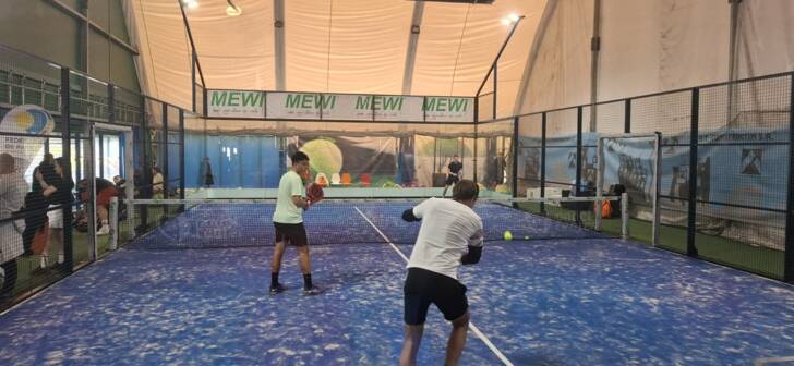 Spectacol de padel la Timișoara: Cei mai buni jucători se întrec în etapa a doua a campionatului.