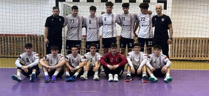 Juniorii Timișoreni concurează pentru medalii naționale în handbal și baschet.