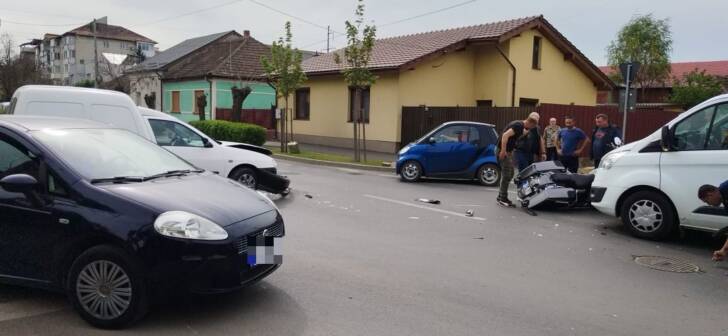 Motociclist rănit grav într-un accident pe străzile din Timișoara, transportat de urgență la spital