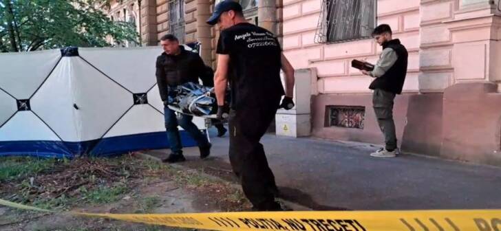 Tragedie în Timișoara înainte de Paște: Un bărbat s-a aruncat de pe o clădire. Tragedie în Timișoara înainte de Paște: Un bărbat s-a aruncat de pe o clădire.