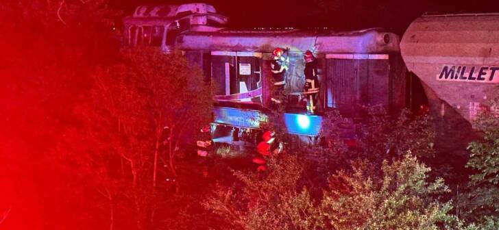 Locomotivă în flăcări aproape de Timișoara, tractând un tren marfar cu cereale. VIDE... Locomotivă în flăcări aproape de Timișoara, tractând un tren marfar cu cereale. VIDE...