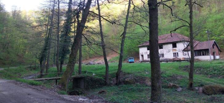 Consiliul Județean Timiș preia prima tabără școlară, care va fi renovată cu fonduri europene.