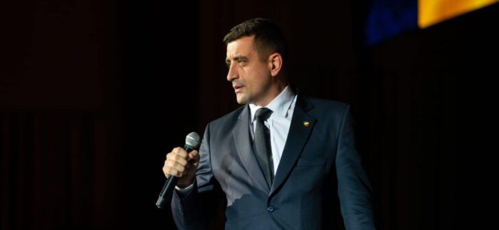 George Simion îl felicită pe Nicușor Dan pentru succesul obținut în alegerile prezidențiale. George Simion îl felicită pe Nicușor Dan pentru succesul obținut în alegerile prezidențiale.