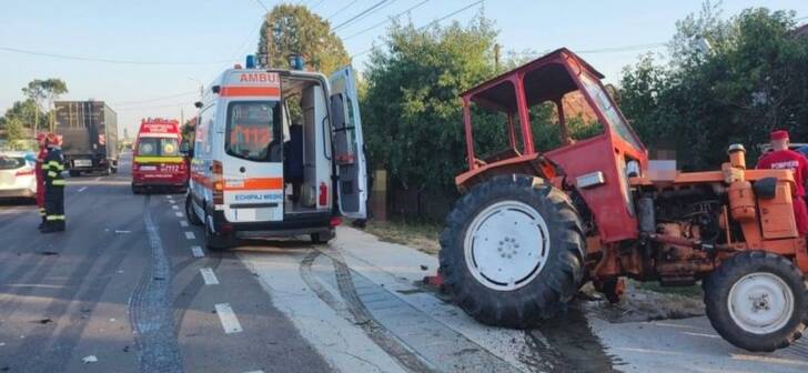 Accident grav: Un copil de 6 ani și mama lui, răniți de un tractor. Accident grav: Un copil de 6 ani și mama lui, răniți de un tractor.