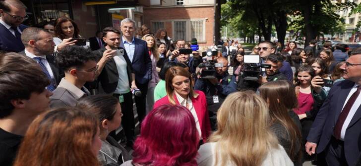 VIDEO: Roberta Metsola, președinta Parlamentului European, întâlnește 800 de tineri la Timișoara.