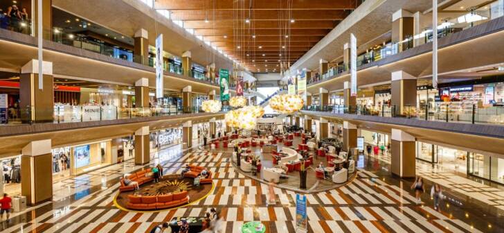 Vino să îți ridici brățara pentru 'Beach, Please!' la Iulius Town, în acest weekend!