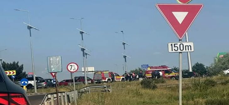 Motociclistă grav rănită după ce un sofer a schimbat banda lângă Timișoara