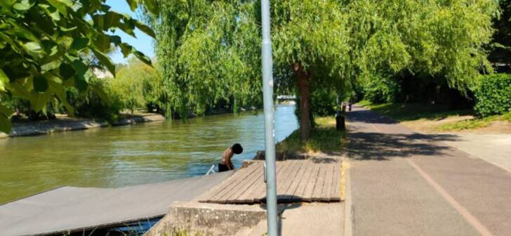 Baie de lux în Timișoara: un bărbat amendați pentru înot în Bega. FOTO