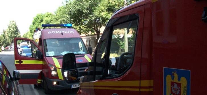 Timișoara: Accident cu trei mașini pe bulevard, o femeie transportată de salvare