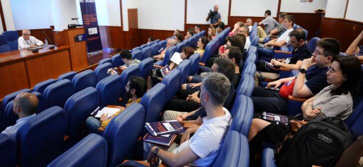 Cursanți din 14 țări participă la o școală de vară despre oboseala materialelor la UPT. Cursanți din 14 țări participă la o școală de vară despre oboseala materialelor la UPT.