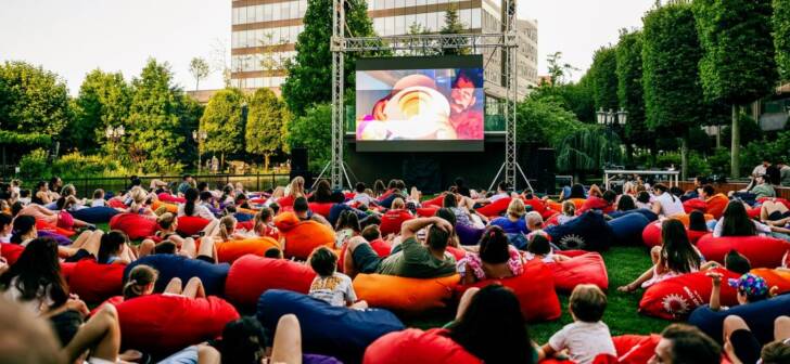 Weekend estival la Iulius Town: filme în aer liber, competiții de darts și momente memorabile!