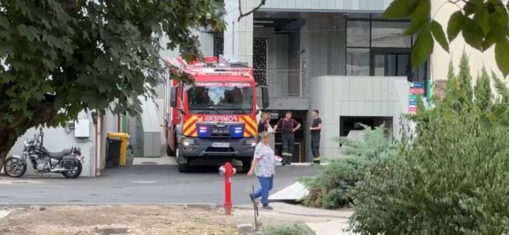 VIDEO: Pompierii intervin la Spitalul de Copii din Timișoara din cauza unui scurtcircuit VIDEO: Pompierii intervin la Spitalul de Copii din Timișoara din cauza unui scurtcircuit