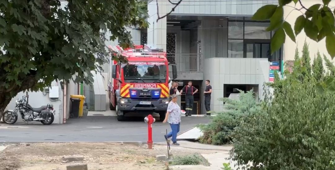 Pompierii intervin rapid la etajul 2 din Louis Țurcanu