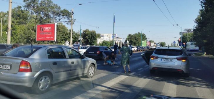 Femeie lovită de mașină pe trecerea de pietoni în Timișoara. Femeie lovită de mașină pe trecerea de pietoni în Timișoara.