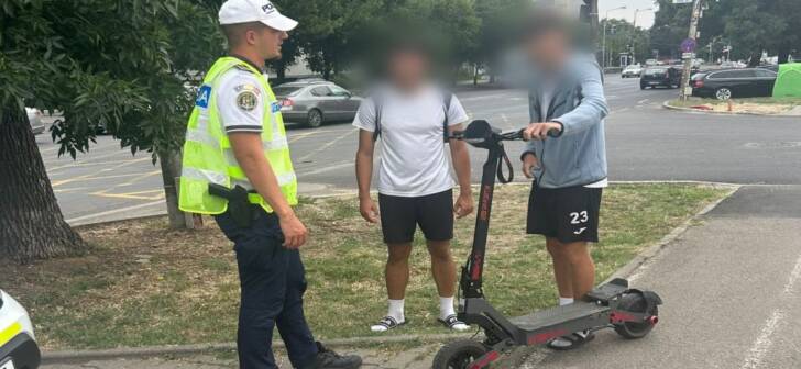 Persoane căutate în Timișoara pentru nerespectarea regulilor de circulație pe trotinetă și bicicletă. Persoane căutate în Timișoara pentru nerespectarea regulilor de circulație pe trotinetă și bicicletă.