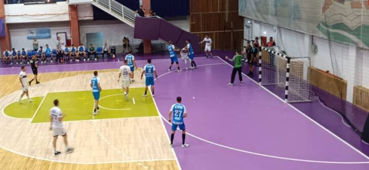 Politehnica Timișoara, favorită în deplasare, se confruntă cu echipa de pe ultimul loc.