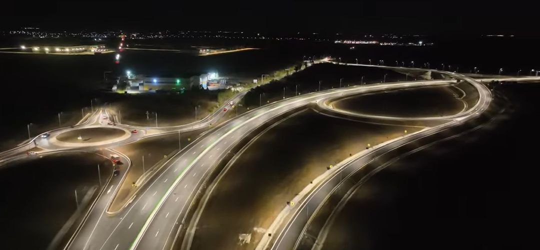 Drumul cu iluminat inteligent care se adaptează traficului pe noua descărcare A1 spre Timișoara în vestul țării