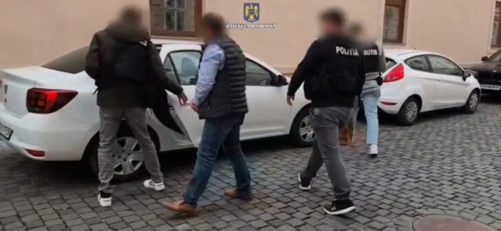 Primar de lângă Timișoara, reținut pentru corupție. Descinderi la domiciliu și birouri. Primar de lângă Timișoara, reținut pentru corupție. Descinderi la domiciliu și birouri.