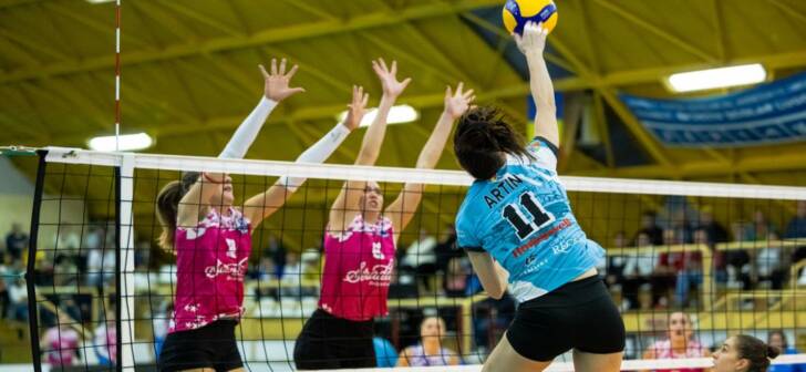 CSM Lugoj câștigă în trei seturi, iar derby-ul cu Voluntariul se apropie. FOTO