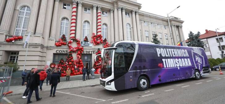 Poli Timișoara a primit un autocar modern de Crăciun! Cadoul perfect pentru echipă. Poli Timișoara a primit un autocar modern de Crăciun! Cadoul perfect pentru echipă.