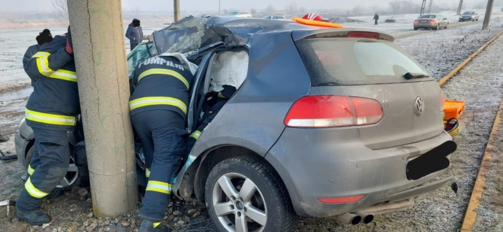 Accident de mașină: O femeie și o fetiță au fost rănite grav