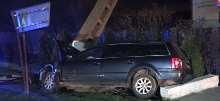 O femeie și un bărbat, victima unui accident grav, au fost transportați la spital. O femeie și un bărbat, victima unui accident grav, au fost transportați la spital.