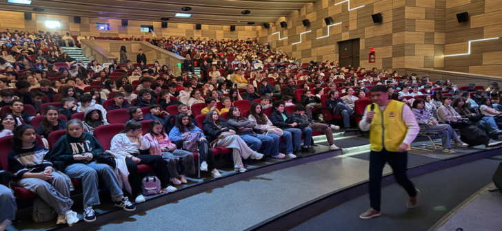 Peste 500 de elevi din Timișoara au învățat despre siguranța online Peste 500 de elevi din Timișoara au învățat despre siguranța online