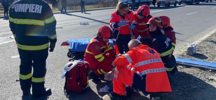 Femeie căzută de la etajul 3 pe trotuar, în stare gravă Femeie căzută de la etajul 3 pe trotuar, în stare gravă