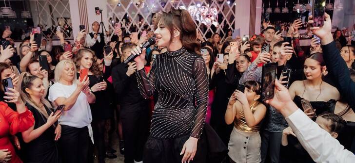 Andreea Chisăliță: talentul vocal care cucerește inimile din Banat