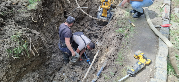 Apă oprită sau presiune scăzută la robinete în mai multe localități din Timiș. Programul echipelor Aquatim